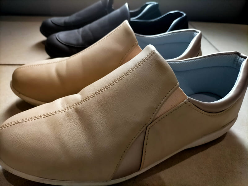 バイオフィッターのブラウン・ベージュの靴